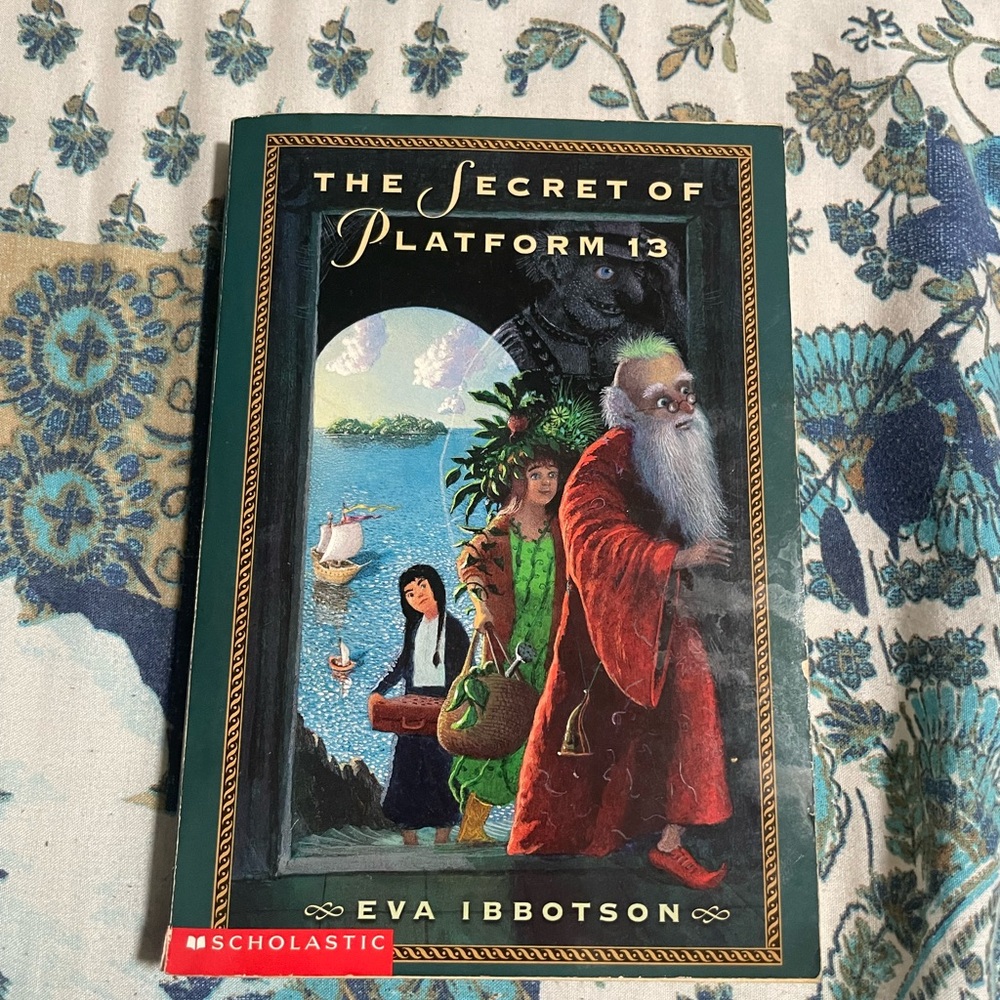 Scholastic Green and Red Illustrated Children's Fantasy Back Cover